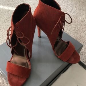CYNTHIA VINCENT shootie :) NWB and dustbag$65 $165 Size:8 | Cynthia Vincent